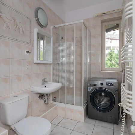 Spacious Private In *